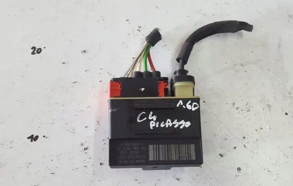 Citroen C4 I Picasso Glow plug pre-heat relay 9801916680