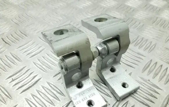 Rear door hinge set