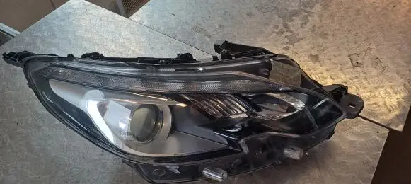 Peugeot 2008 I Headlight/headlamp 9814739580