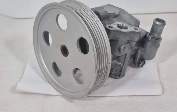 Audi A4 S4 B8 8K Power steering pump 8K0145153F 83046113 4911045411