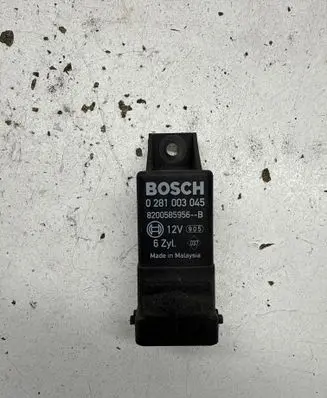 Infiniti FX Glow plug pre-heat relay 8200585956B 0281003045
