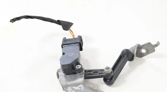 Lexus IS III XE30 Rear air suspension level height sensor 31406563