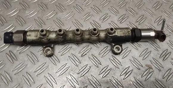 Toyota Corolla Verso AR10 Fuel distributor 894586001 JH003728