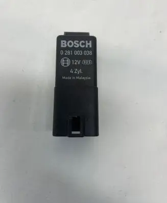 Volkswagen PASSAT B6 Glow plug pre-heat relay 038907281D 0281003038