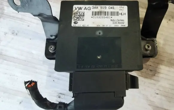 Volkswagen PASSAT B5.5 Power management control unit 3AA919041 8ES01045240 0153233461