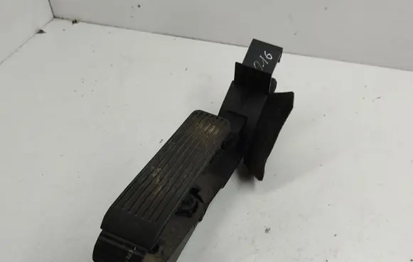 Mercedes-Benz CLK A209 C209 Accelerator throttle pedal A2113000404