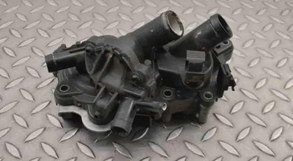 Volkswagen Golf VII Water pump 04E121042L