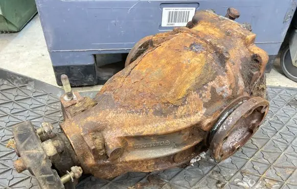 Mercedes-Benz E W124 Rear differential A1243512508 1243512508 A1243612501