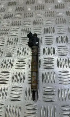 Volvo S60 Fuel injector 31272690