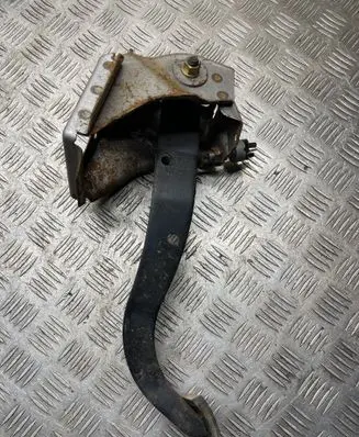 Mitsubishi Pajero Brake pedal 