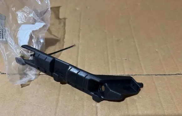 Hyundai Kona I Front bumper mounting bracket 86526K4000
