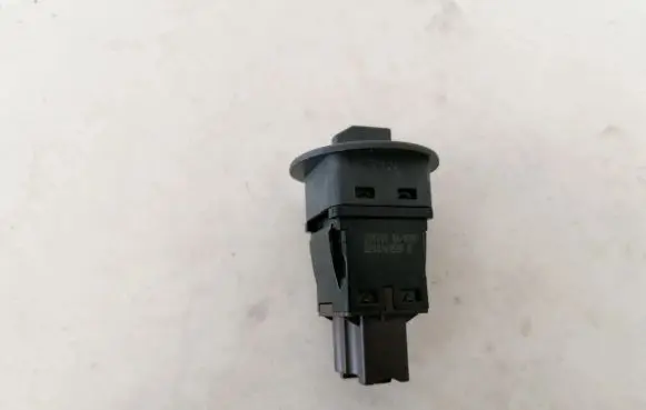 Passenger airbag on/off switch