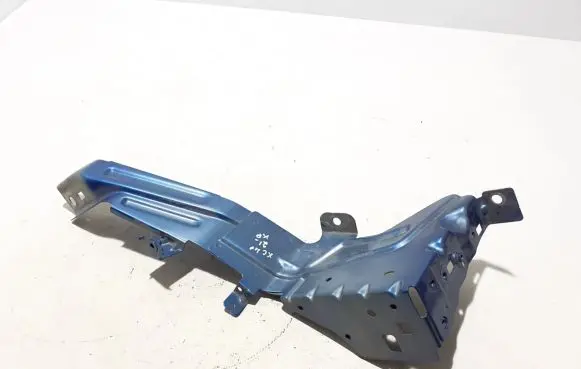 Volvo XC40 Headlight/headlamp mounting bracket 31457751