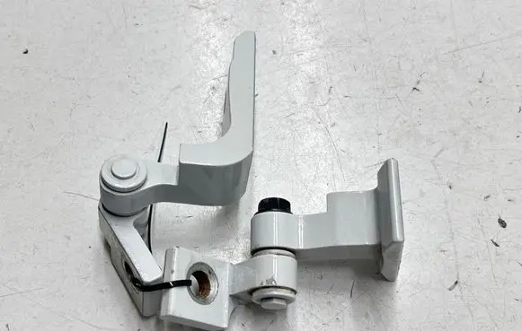 Rear door hinge set