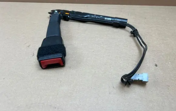BMW X1 E84 Front seatbelt buckle 7213564