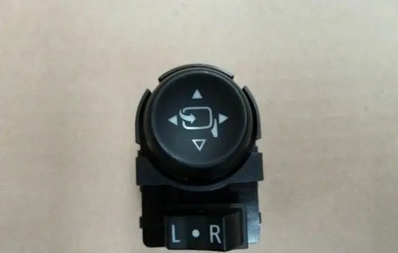 Wing mirror switch