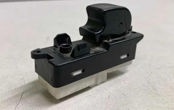 Opel Frontera B Electric window control switch 8971221021