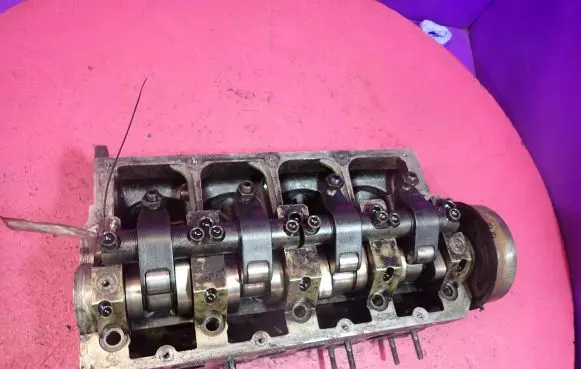 Volkswagen PASSAT B5.5 Engine head 038103373R