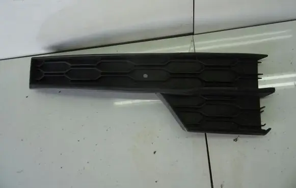 Skoda Octavia Mk3 (5E) Front bumper lower grill 5E0807681F