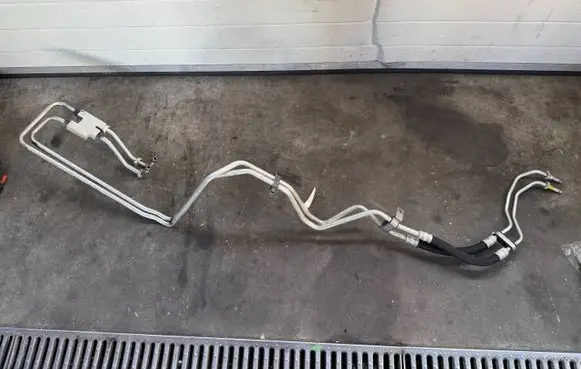 Jeep Grand Cherokee Gearbox oil cooler pipe/hose 68262752AC