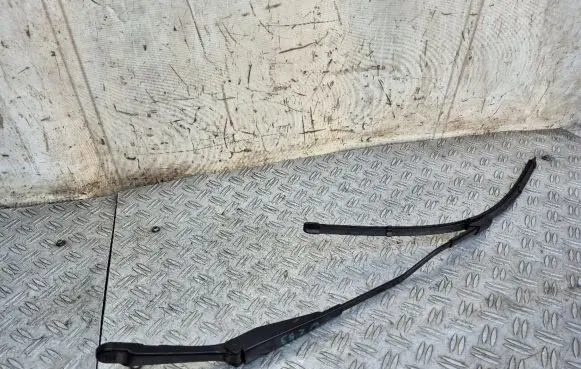 Mercedes-Benz GLC X253 C253 Front wiper blade arm A2538202300