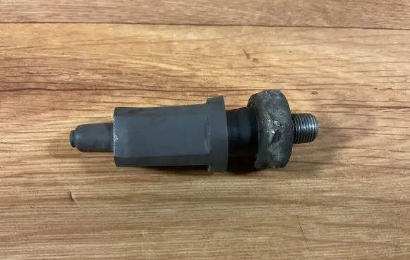 Nissan Note (E11) Oil pressure sensor 111303