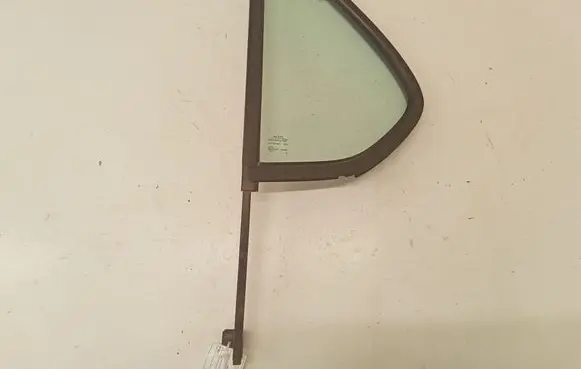 Opel Frontera B Rear vent window glass 43R00082