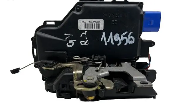 Volkswagen Golf V Rear door lock 7L0839016