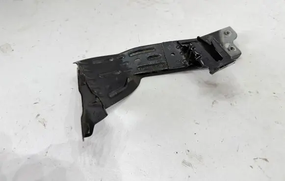 Seat Leon IV Fender mounting bracket 5FA821167
