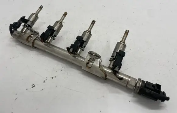 Volkswagen Jetta VI Fuel injectors set 04E133320D