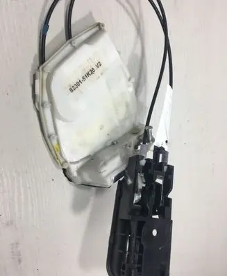 Opel Agila B Rear door lock 8230151K20