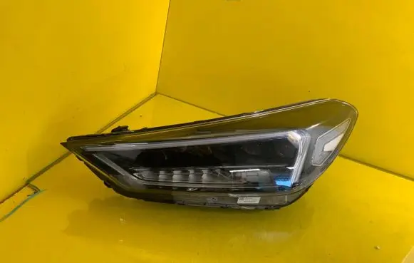 Hyundai Tucson TL Headlight/headlamp 92101D7700