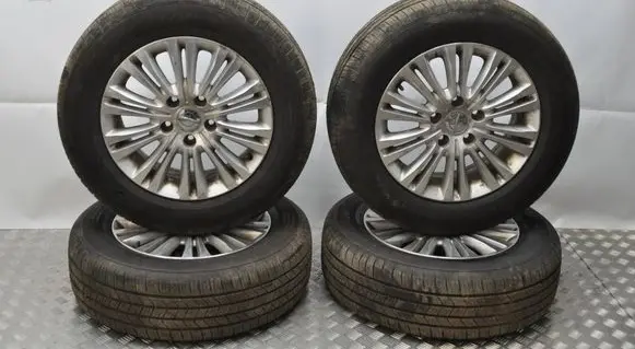 Chrysler Town & Country V R12 alloy rim