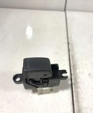 Nissan X-Trail T30 Electric window control switch 4705Z