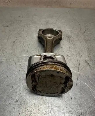 Volkswagen Golf III Piston with connecting rod 021e