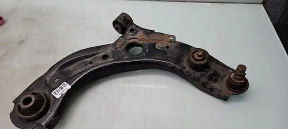 Mazda 3 Front lower control arm/wishbone 513212