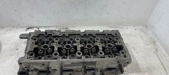 Volkswagen PASSAT B8 Engine head 04L103373E