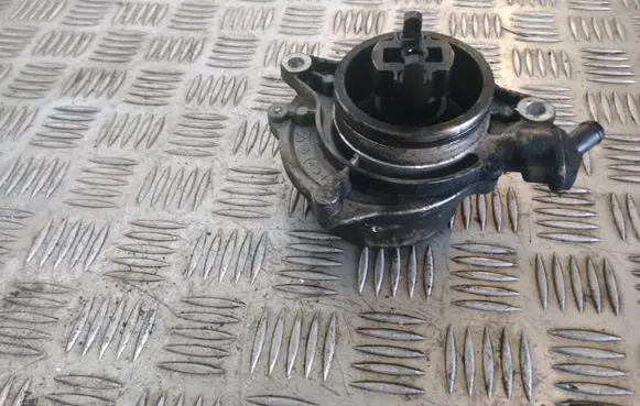 BMW X3 E83 Vacuum pump