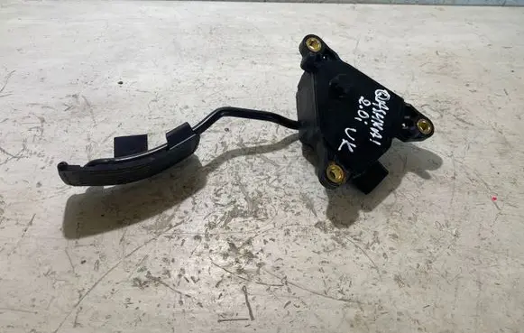Nissan Qashqai Accelerator throttle pedal 2437A 00525