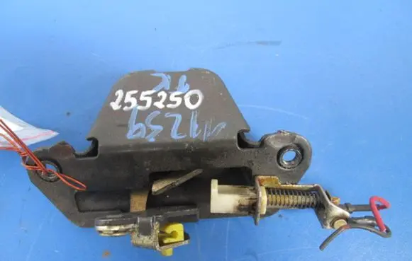 Nissan Almera Tailgate/trunk/boot lock/catch/latch