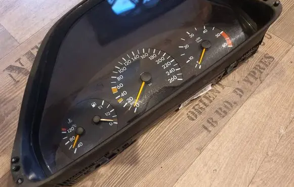 Mercedes-Benz E W210 Speedometer (instrument cluster) 110008827016 84570244 2105409647