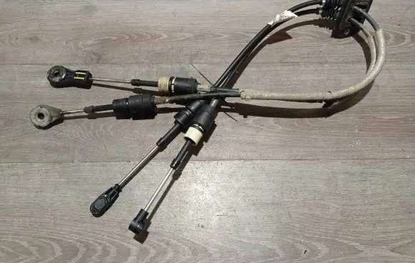 Volvo V40 Gear shift cable linkage 31280505