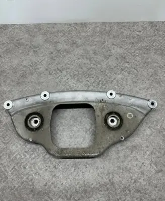 Mercedes-Benz C AMG W205 Engine mounting bracket A2053522301