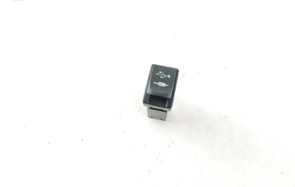 Toyota GT 86 USB socket connector 86257CA000 120920030502