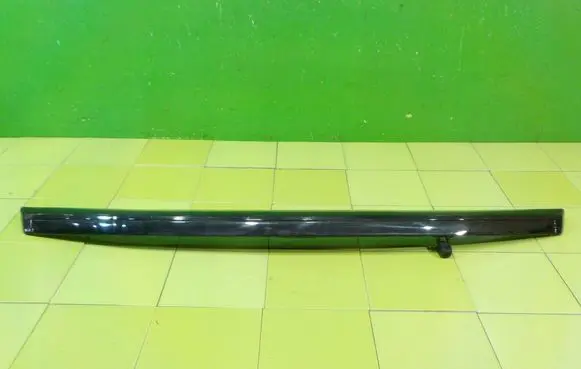 Land Rover Freelander 2 - LR2 Rear light center trim bar blend XP187