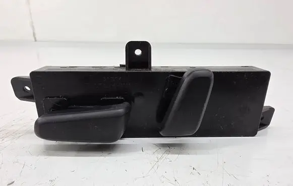 KIA Sportage Seat control switch 