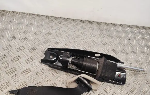 Volvo S80 Front seatbelt 6069365R0G