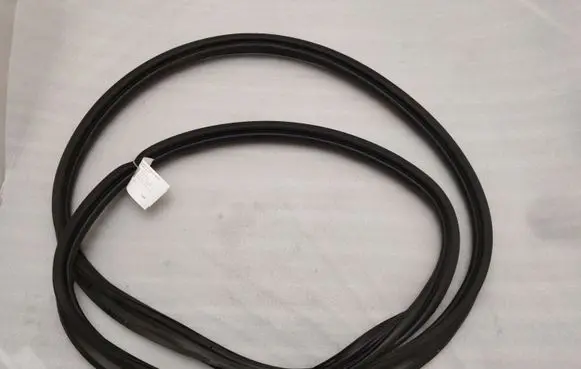 Volvo S90, V90 Loading door rubber seal (on body) 31371781