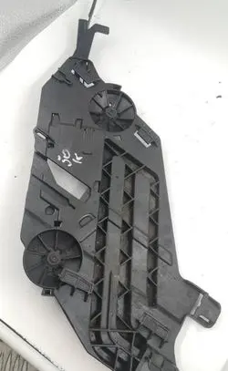 Skoda Octavia Mk2 (1Z) Headlight/headlamp mounting bracket 17035201