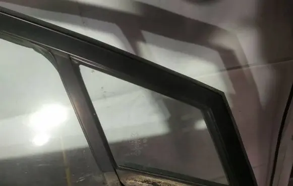 Mazda 5 Front door vent window glass four-door AS2